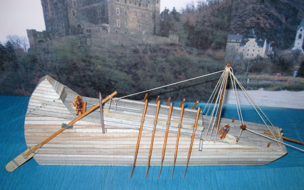 Oberländer ein altes Frachtschiff vom Rhein in 1100 Papierknautscher